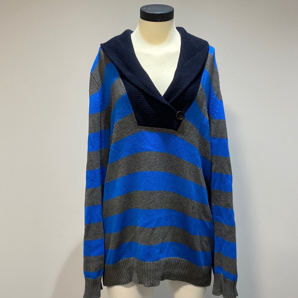 Gap sweater with blue and gray striped